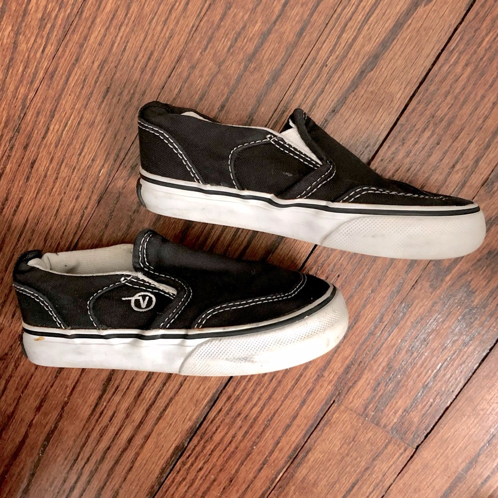 Black Slip On VANS. Size 8.